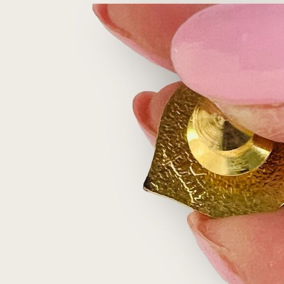 Hallmark red enamel pin lapel - Picture 4 of 4